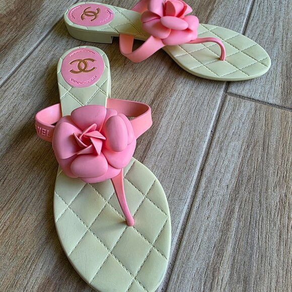 Chanel Barbie-Pink Rubber Camellia Flower Sandals Eur. 40 - Picture 3 of 13